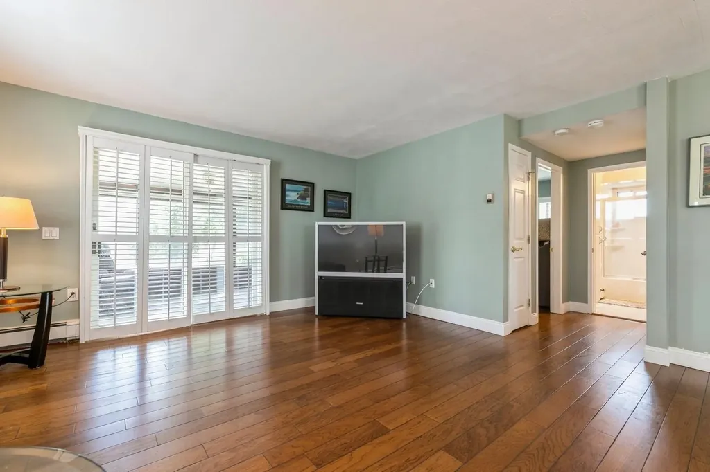 14 Cobble Lane Levittown NY 11756