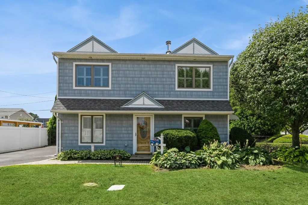 14 Cobble Lane Levittown NY 11756