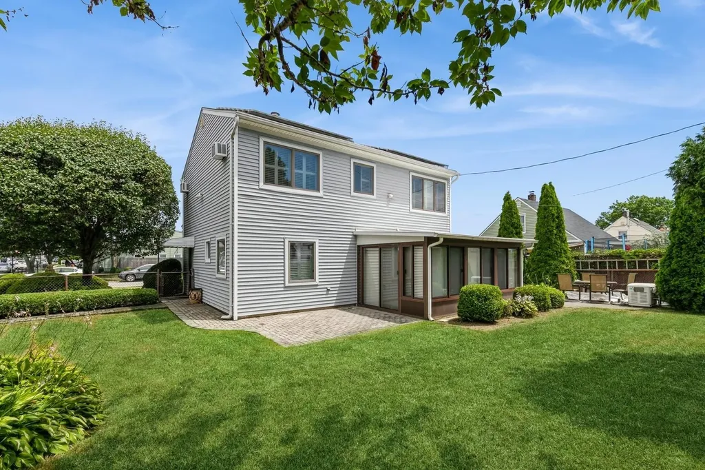 14 Cobble Lane Levittown NY 11756