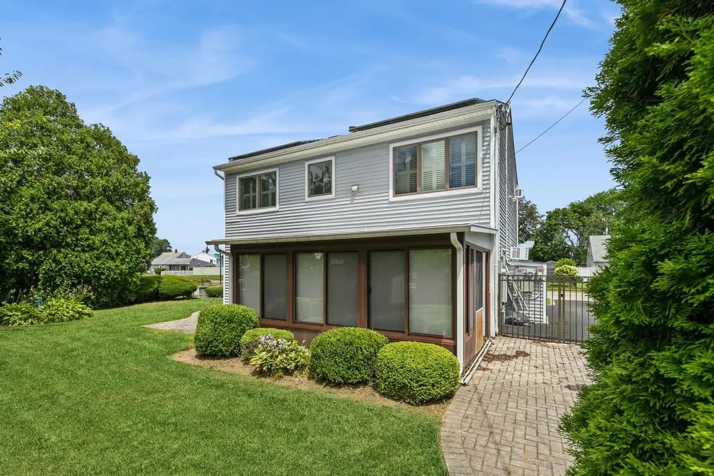 14 Cobble Lane Levittown NY 11756