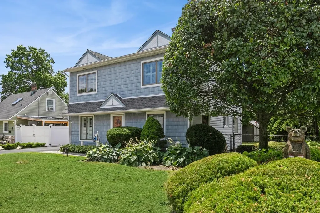 14 Cobble Lane Levittown NY 11756