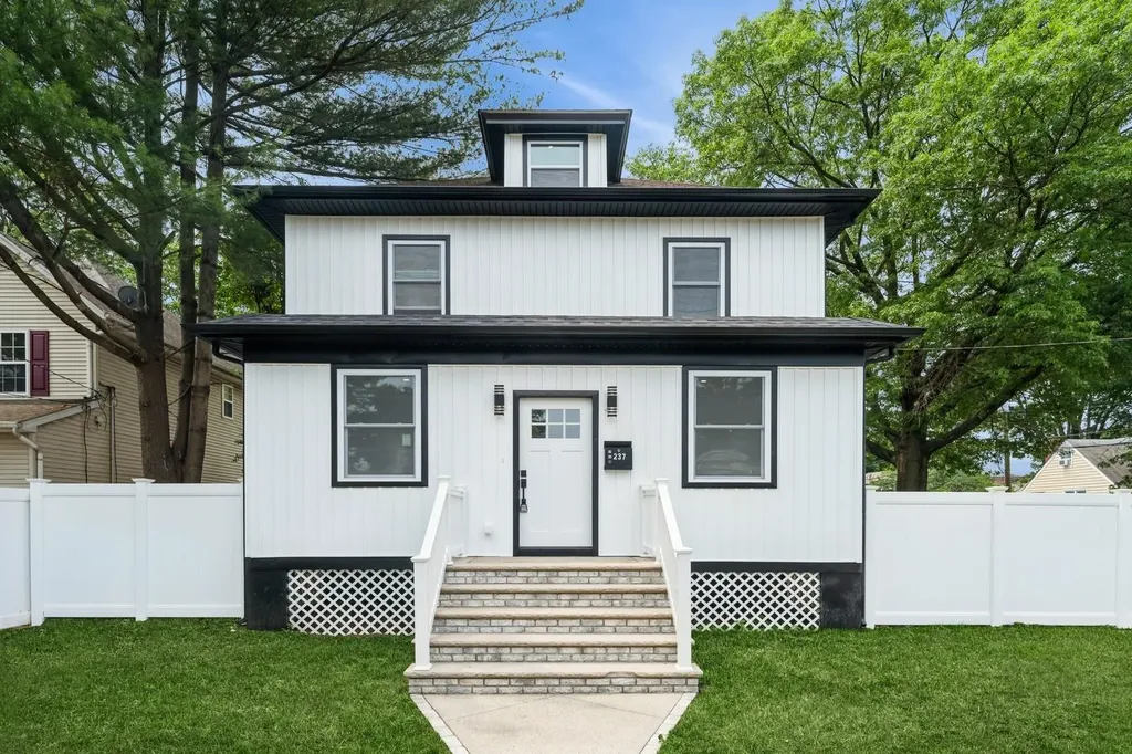 237 Linden Avenue Westbury NY 11590