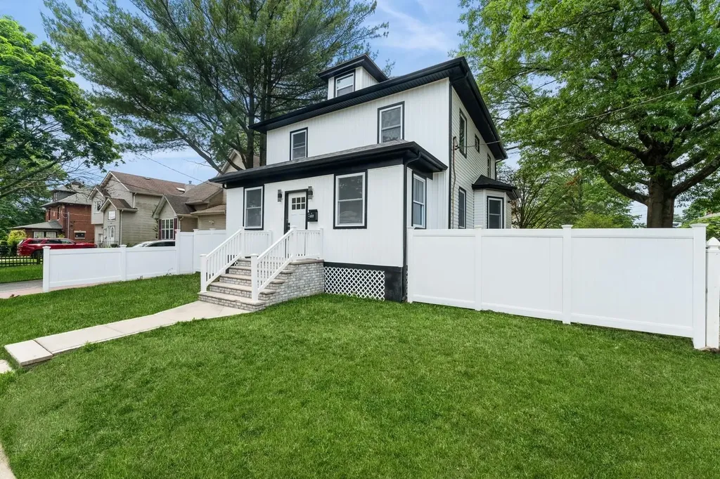 237 Linden Avenue Westbury NY 11590