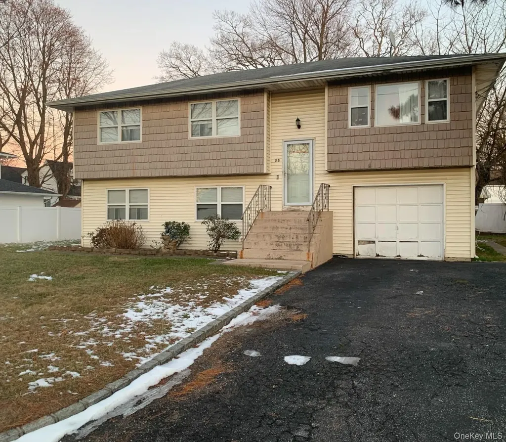 75 Fillmore Avenue Deer Park NY 11729
