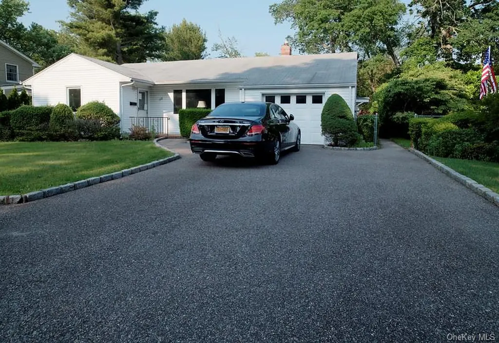 408 Ackerson Boulevard Brightwaters NY 11718