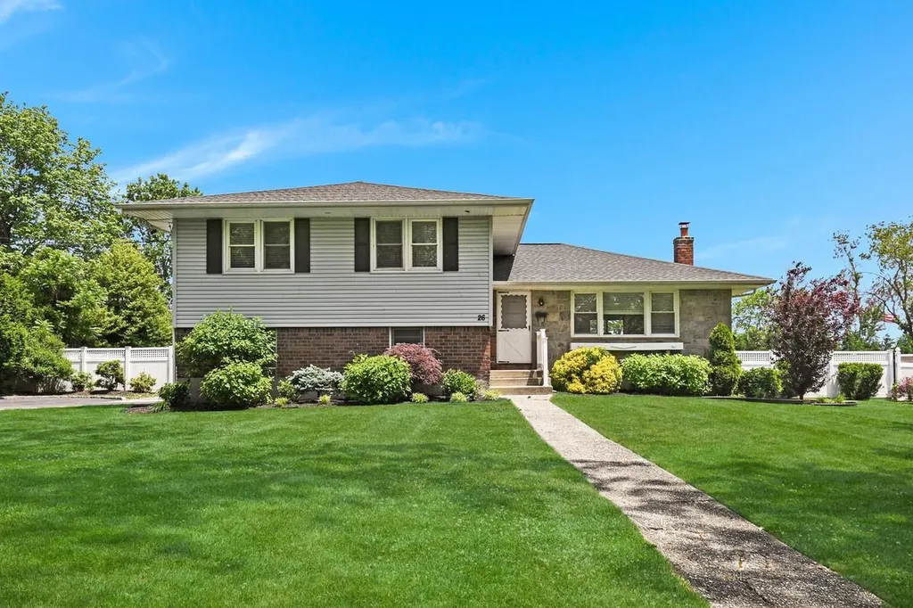 26 Sarina Drive Commack NY 11725
