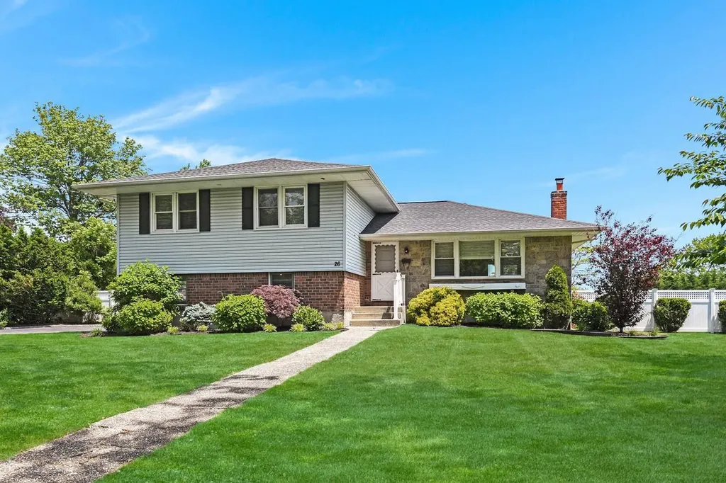26 Sarina Drive Commack NY 11725
