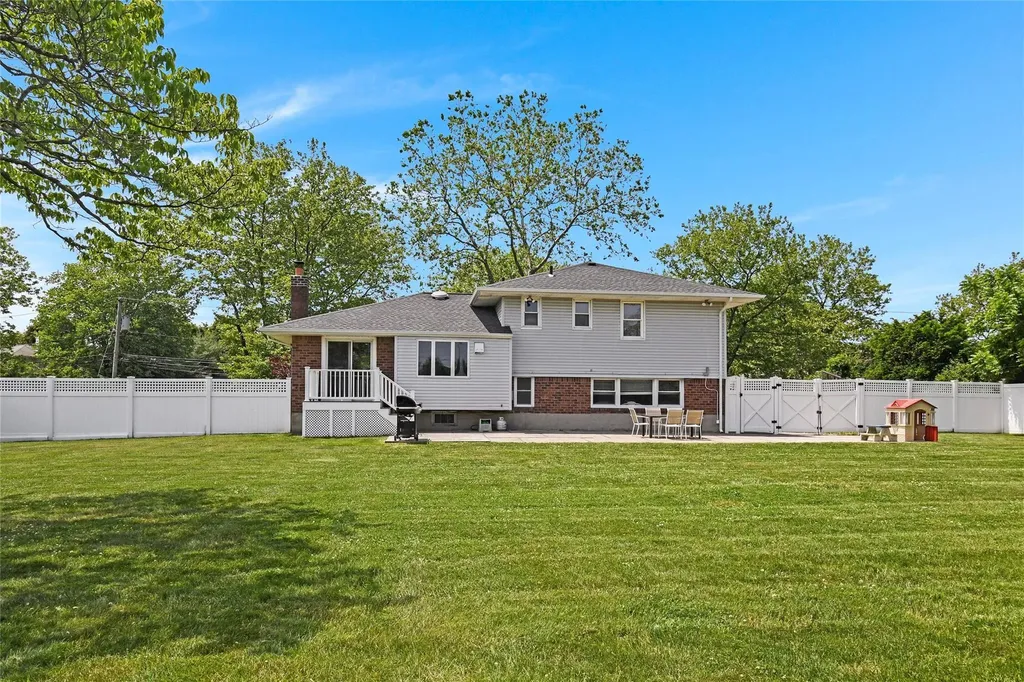 26 Sarina Drive Commack NY 11725