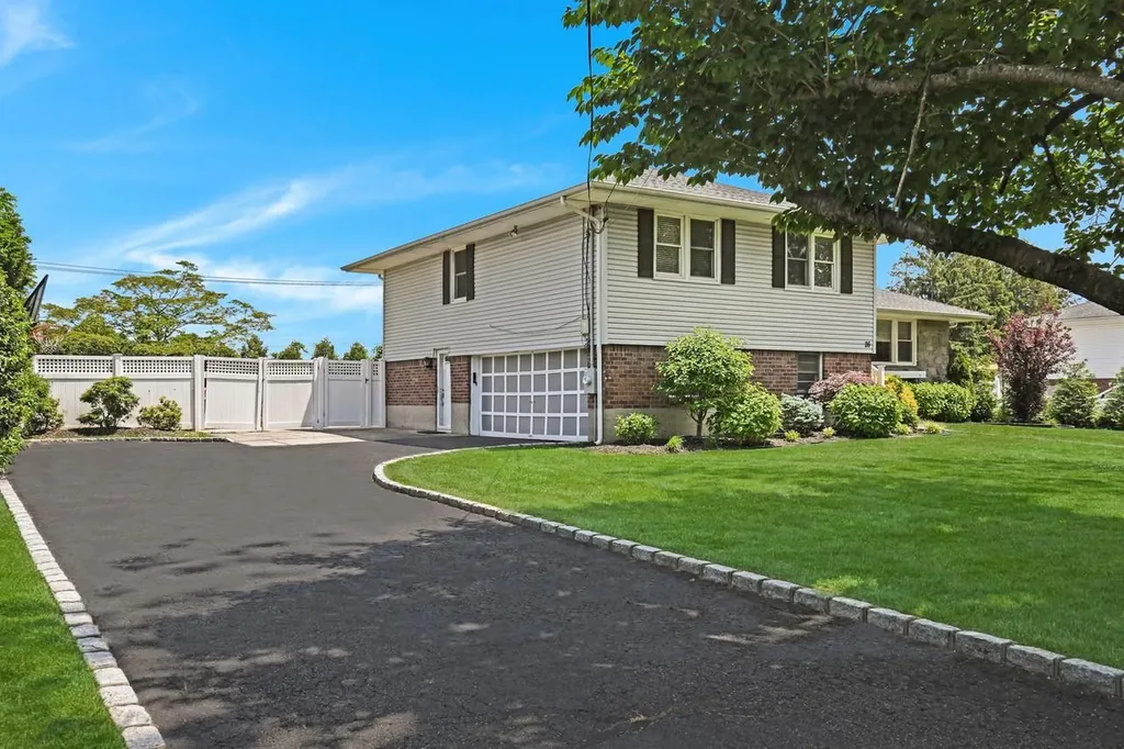 26 Sarina Drive Commack NY 11725