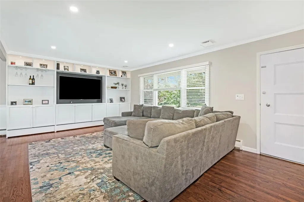 26 Sarina Drive Commack NY 11725