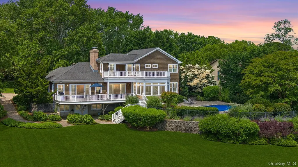 40 Overlook Drive Aquebogue NY 11931