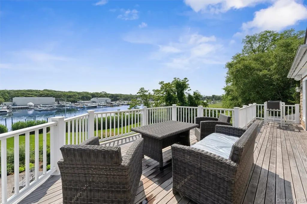 40 Overlook Drive Aquebogue NY 11931