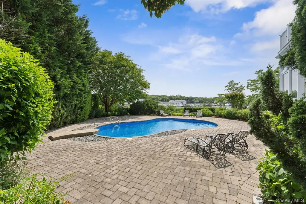 40 Overlook Drive Aquebogue NY 11931