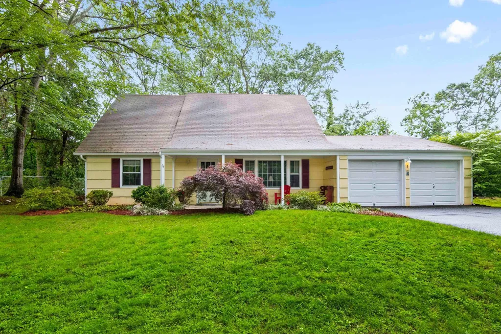 5 Seward Lane Stony Brook NY 11790