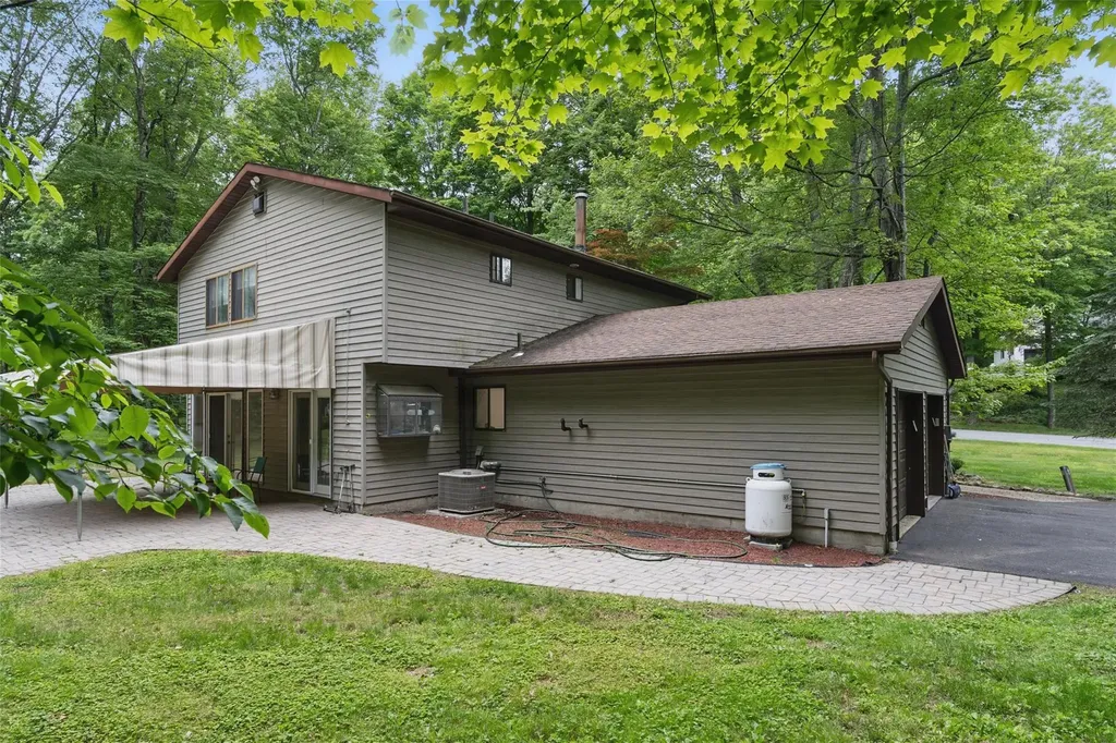 14 Lori Lane Chester NY 10918