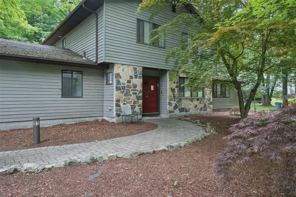 14 Lori Lane Chester NY 10918