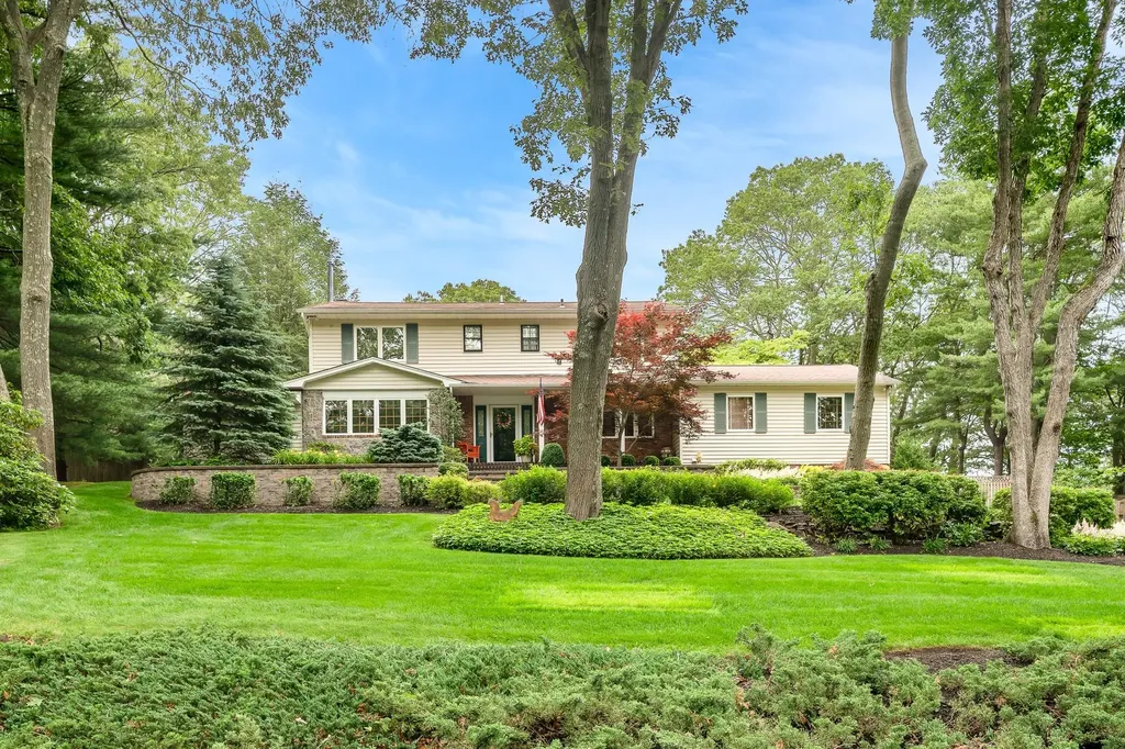 5 Hills Park Lane Smithtown NY 11787