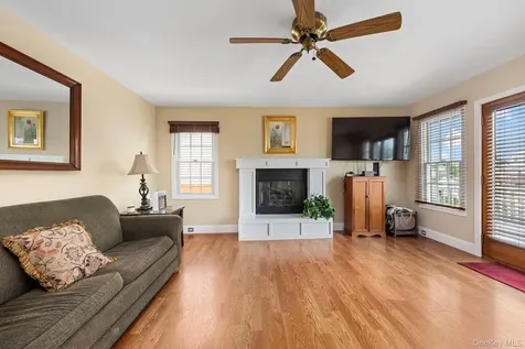 25 Meadow Lane Amityville NY 11701