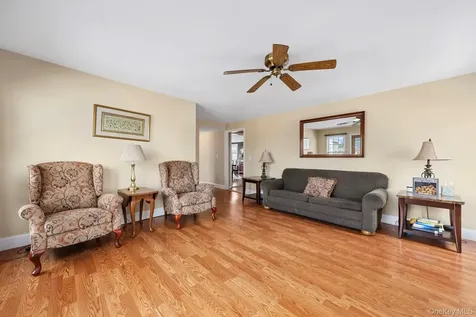 25 Meadow Lane Amityville NY 11701