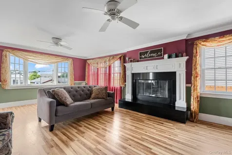 25 Meadow Lane Amityville NY 11701