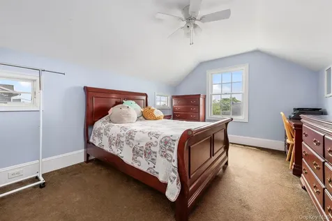 25 Meadow Lane Amityville NY 11701