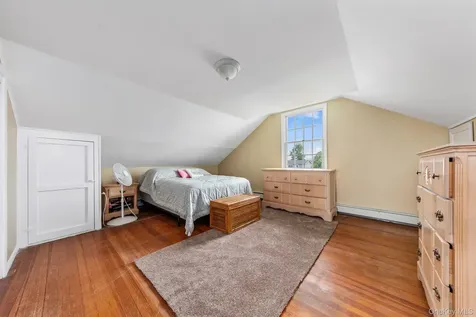 25 Meadow Lane Amityville NY 11701