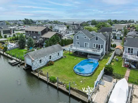 25 Meadow Lane Amityville NY 11701