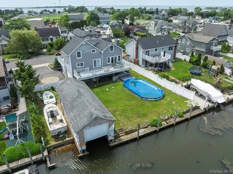 25 Meadow Lane Amityville NY 11701