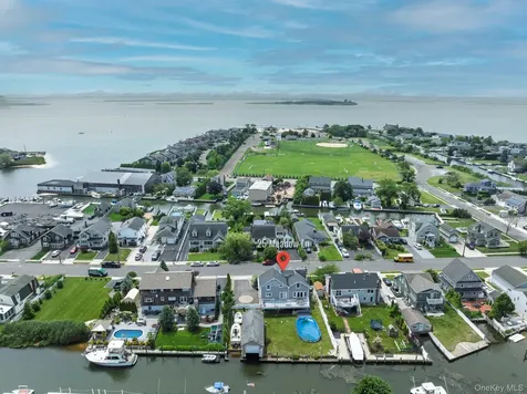 25 Meadow Lane Amityville NY 11701