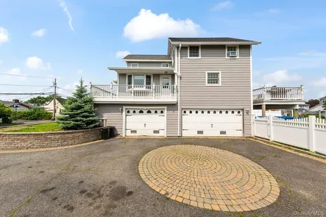 25 Meadow Lane Amityville NY 11701