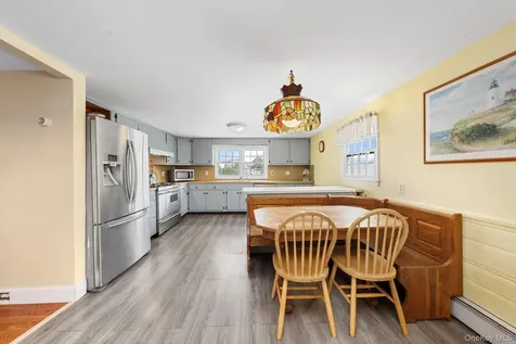 25 Meadow Lane Amityville NY 11701