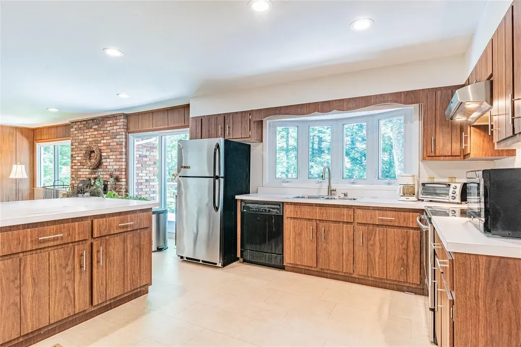 34 Hudson Drive Hyde Park NY 12538