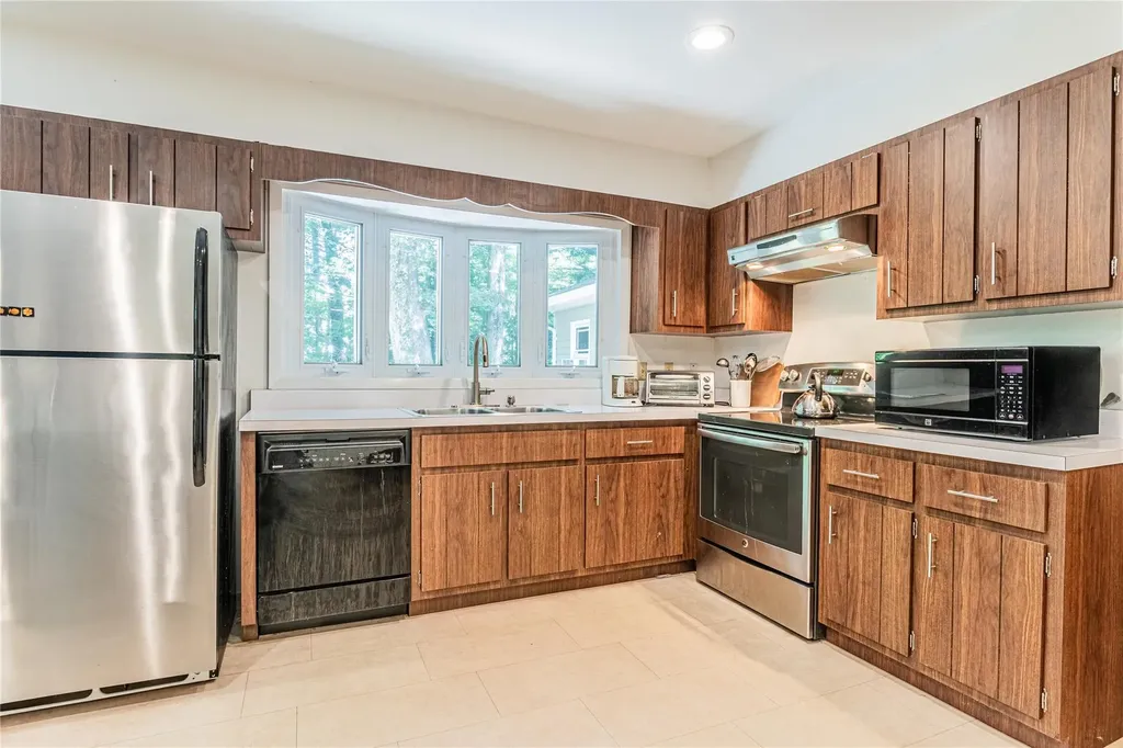 34 Hudson Drive Hyde Park NY 12538