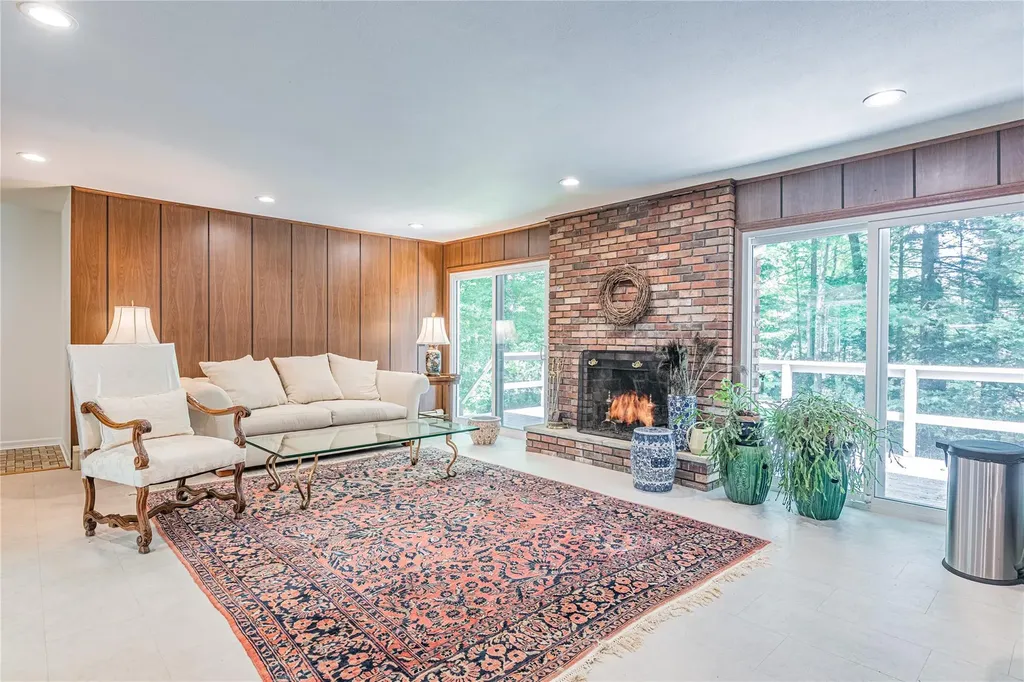 34 Hudson Drive Hyde Park NY 12538