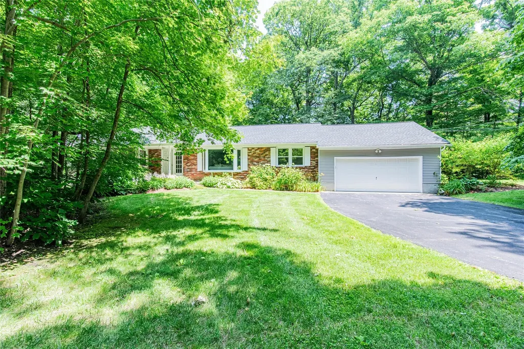 34 Hudson Drive Hyde Park NY 12538