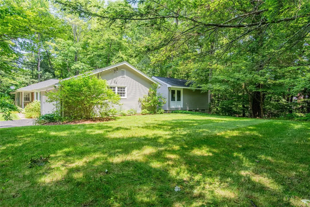 34 Hudson Drive Hyde Park NY 12538
