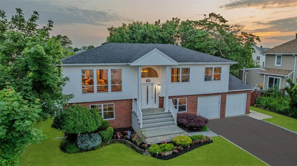 2508 Centre Avenue Bellmore NY 11710