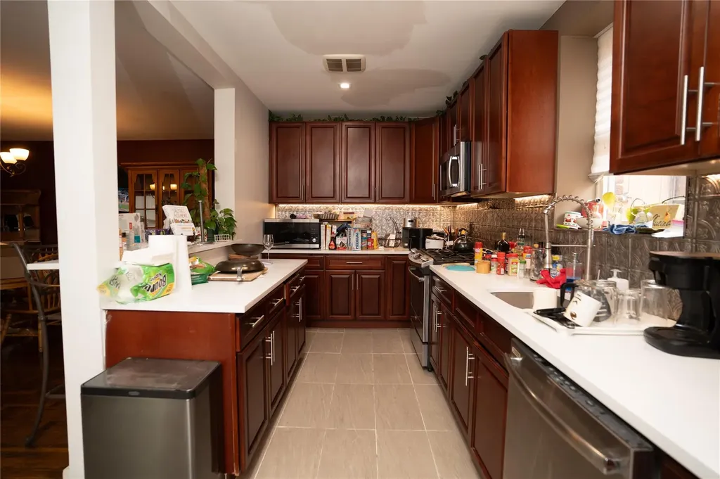 3344 Giles Place Bronx NY 10463
