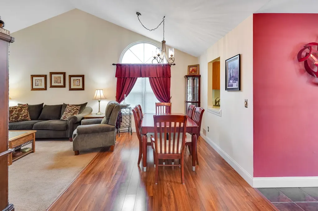 8 Peacock Path Coram NY 11727