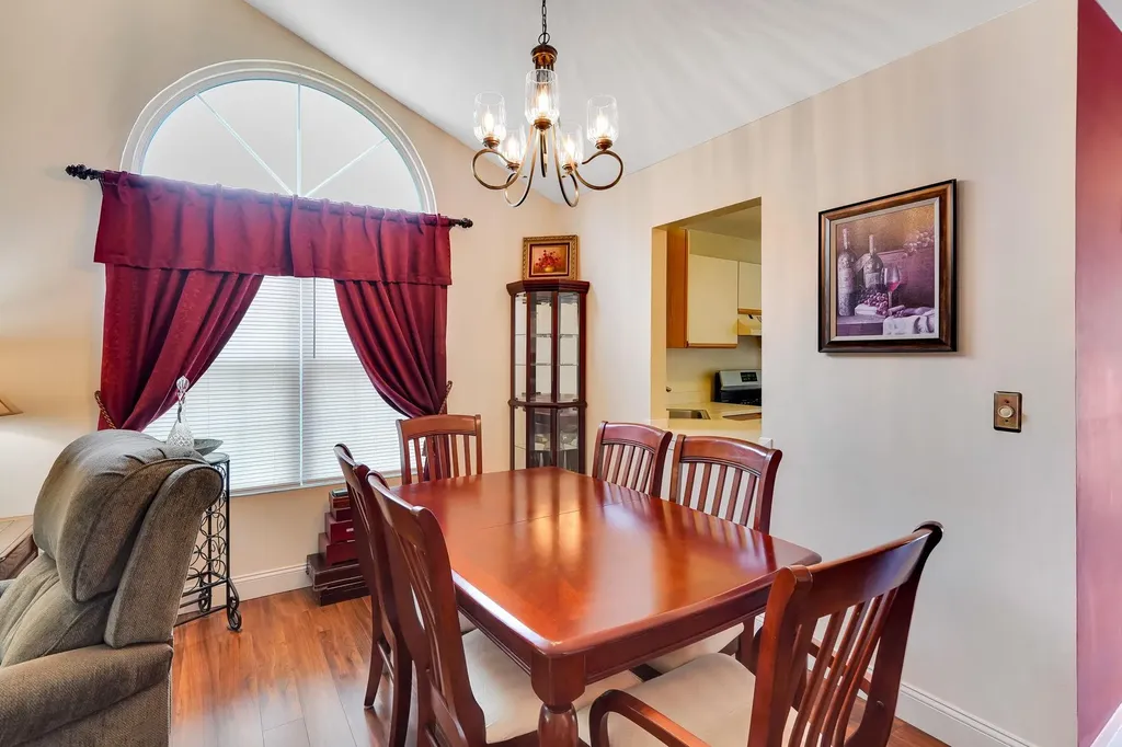 8 Peacock Path Coram NY 11727