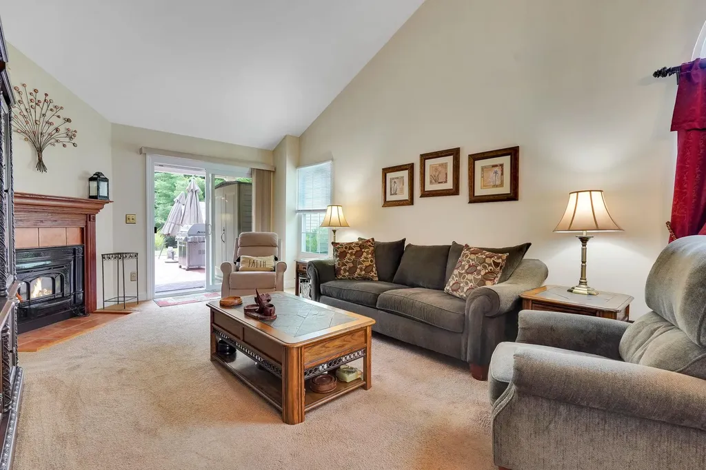 8 Peacock Path Coram NY 11727