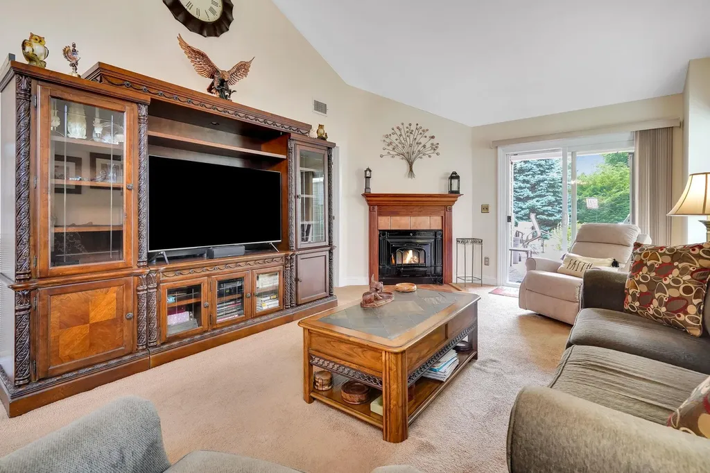 8 Peacock Path Coram NY 11727