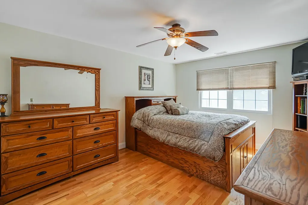 8 Peacock Path Coram NY 11727