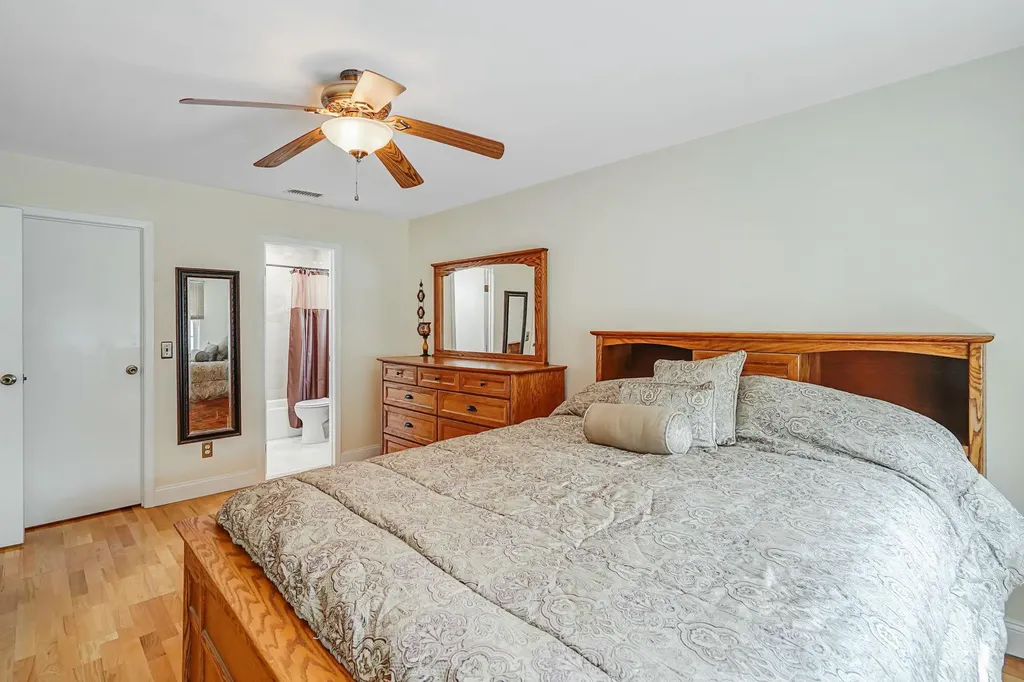 8 Peacock Path Coram NY 11727