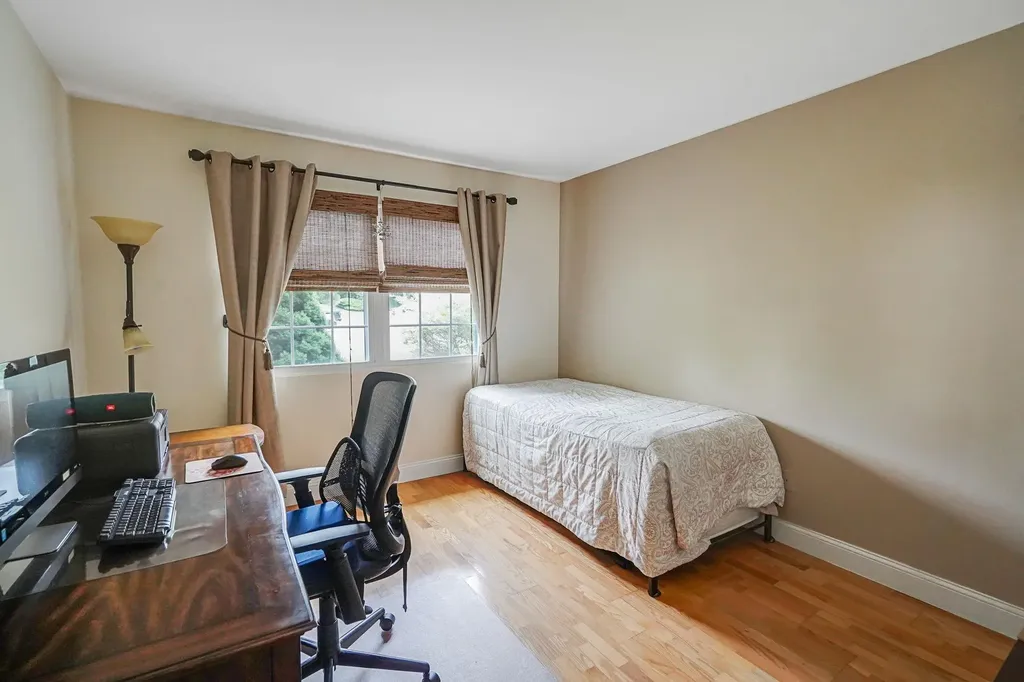 8 Peacock Path Coram NY 11727