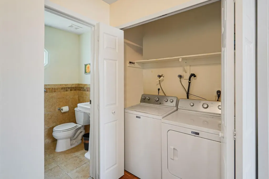 8 Peacock Path Coram NY 11727