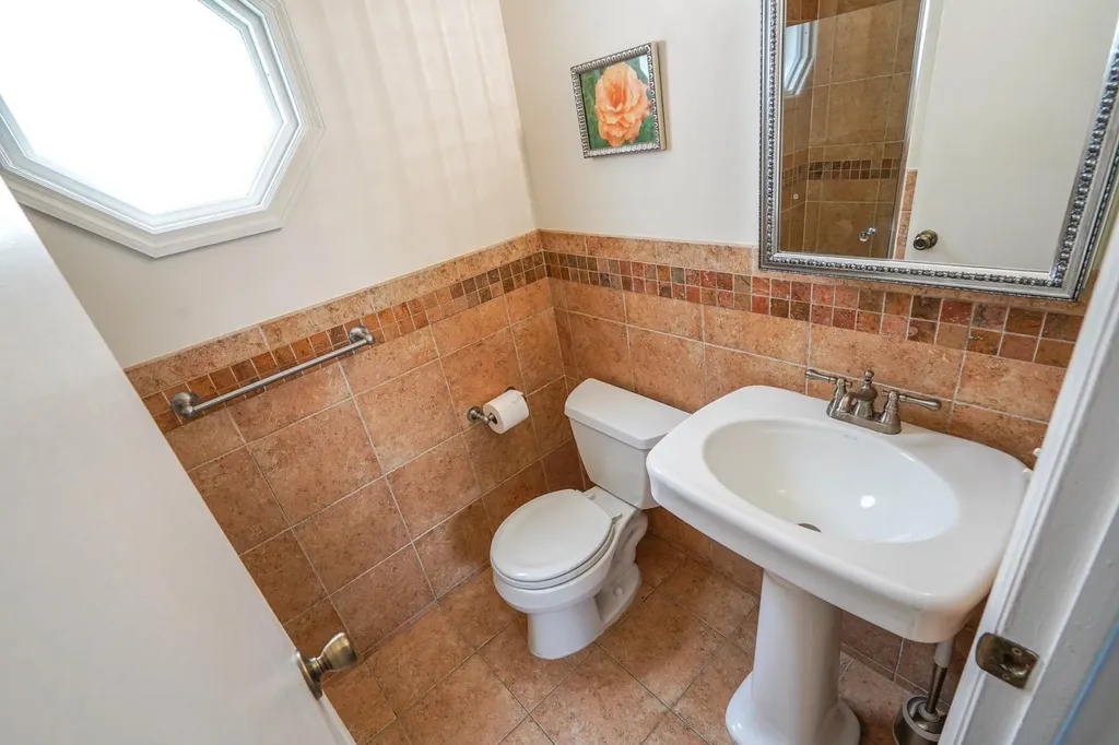 8 Peacock Path Coram NY 11727