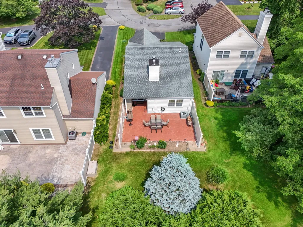 8 Peacock Path Coram NY 11727
