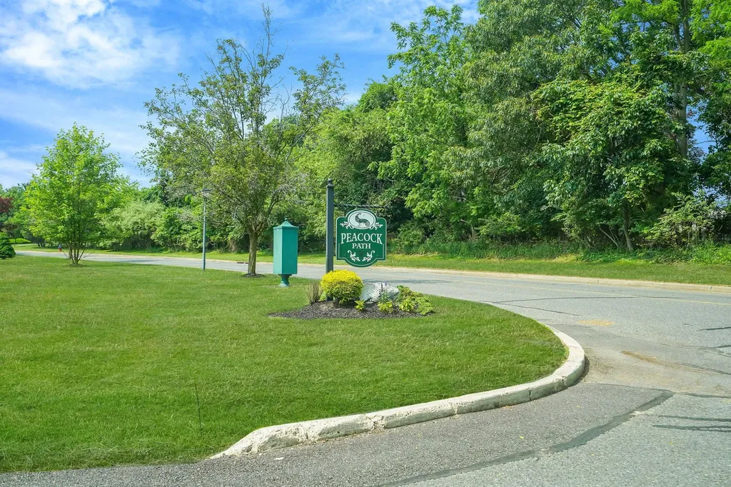 8 Peacock Path Coram NY 11727