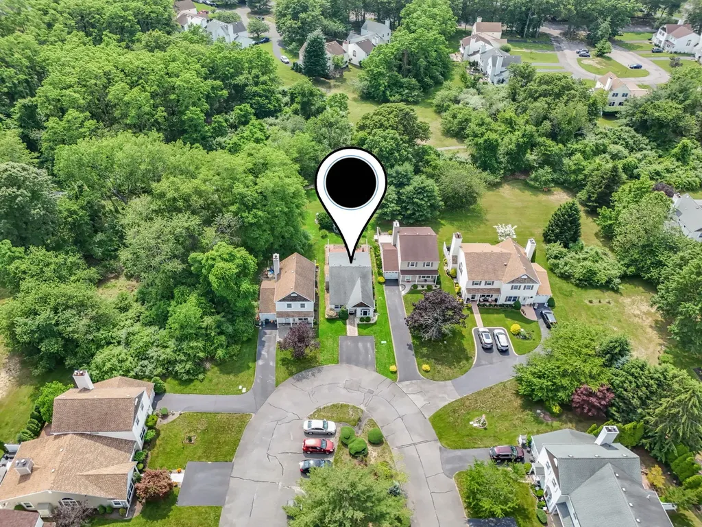 8 Peacock Path Coram NY 11727